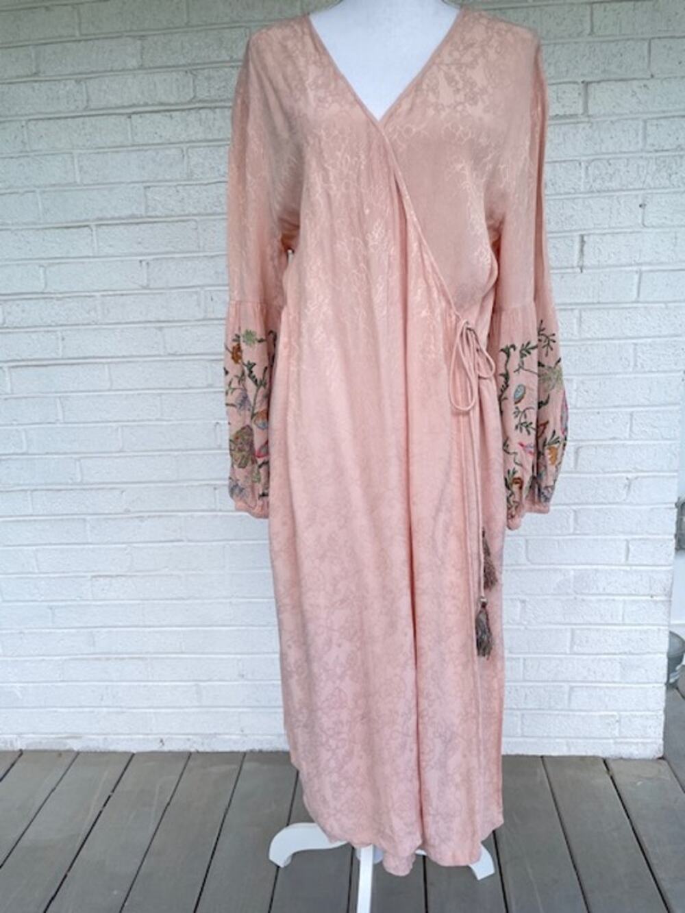 Willow & Clay Embroidered Sleeve Wrap Maxi Dress M L Blush Pink Boho Jacquard